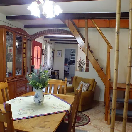 Tulipan Haz Apartmán Bodony