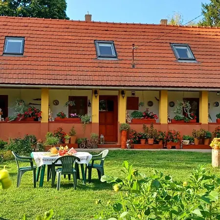 Tulipan Haz Apartmán Bodony